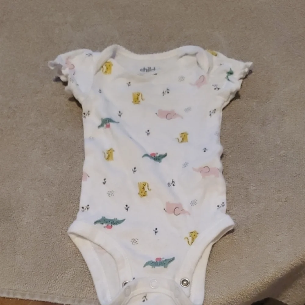 🐻 Carter's White One Piece Bodysuit with Whimsical Design